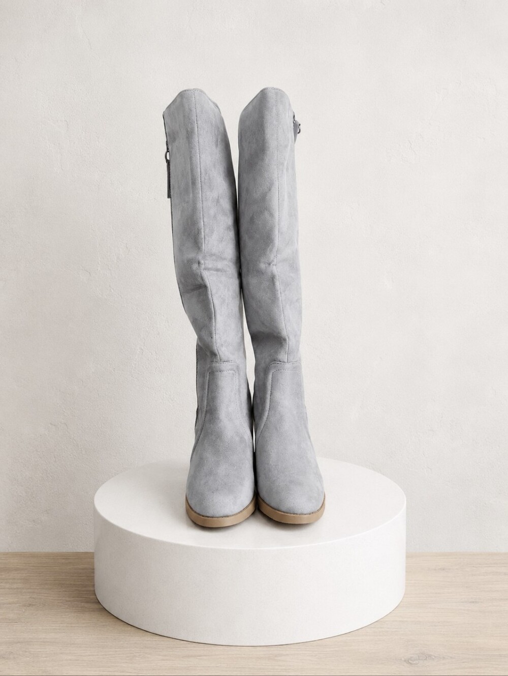 SO Women’s Gray Knee High Heeled Boots Size 8 Faux Suede Tall Boots - Never Worn - Picture 3 of 8